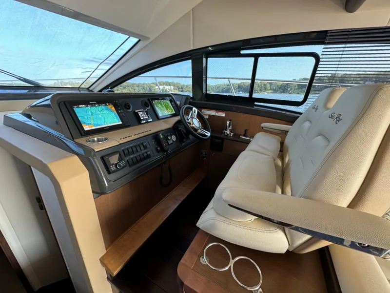 Slide: The Image of Sea Ray Fly 400 2017 - 57