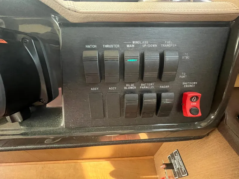 Slide: The Image of Sea Ray Fly 400 2017 - 60