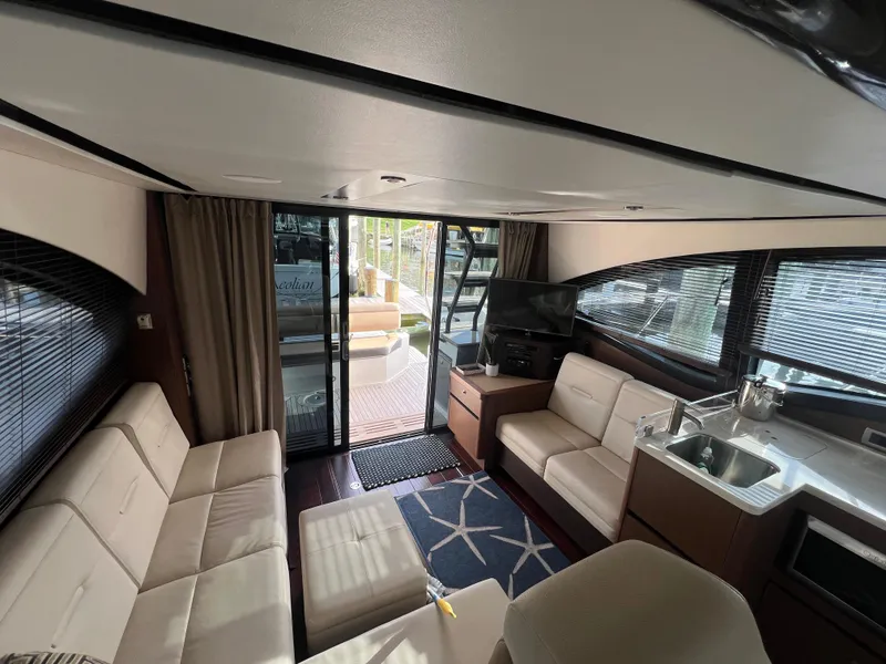 Slide: The Image of Sea Ray Fly 400 2017 - 64