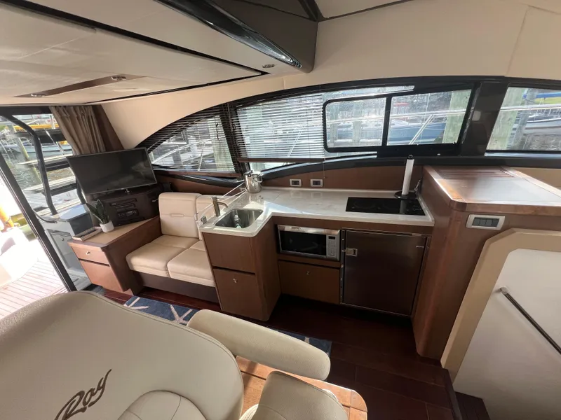 Slide: The Image of Sea Ray Fly 400 2017 - 65