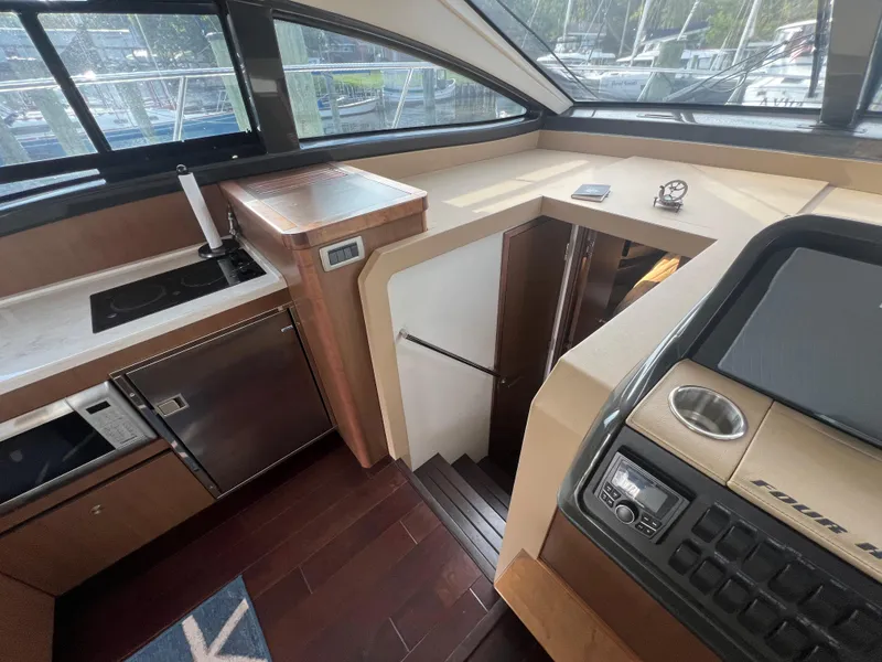 Slide: The Image of Sea Ray Fly 400 2017 - 66