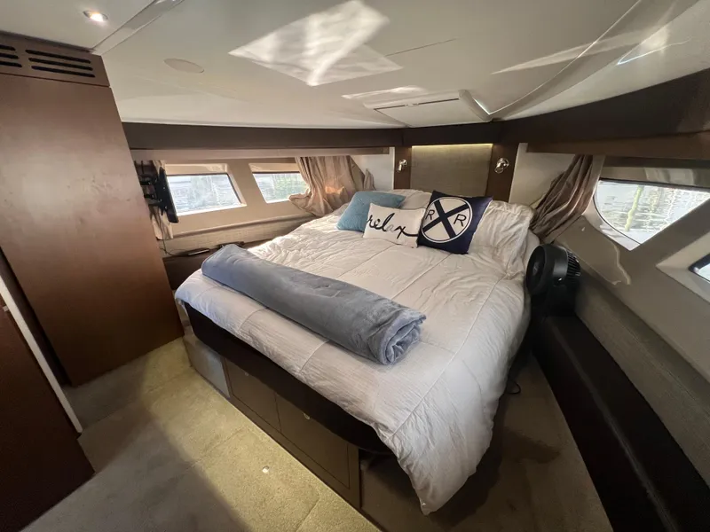 Slide: The Image of Sea Ray Fly 400 2017 - 70