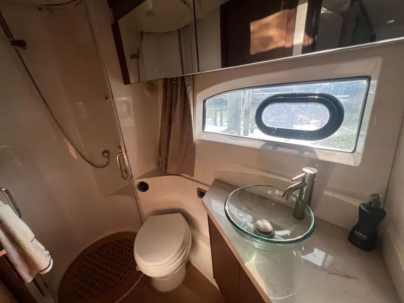 Slide: The Image of Sea Ray Fly 400 2017 - 73