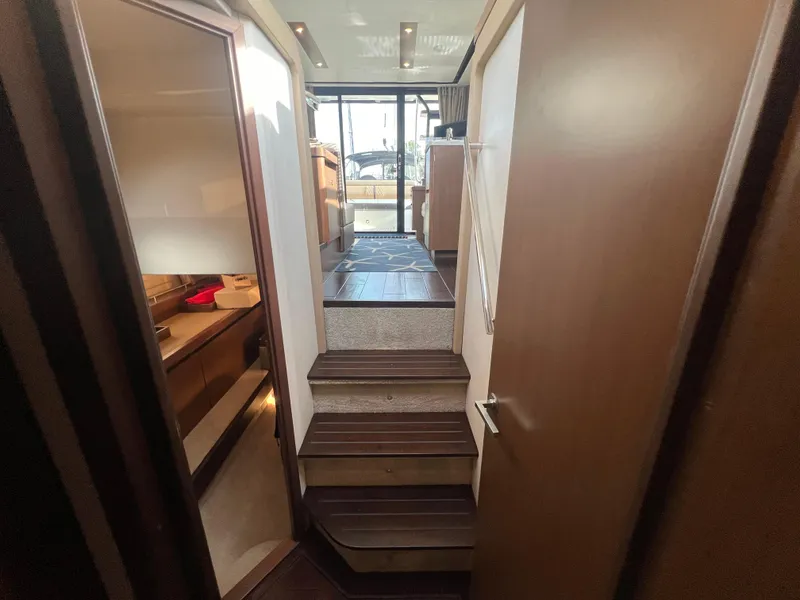 Slide: The Image of Sea Ray Fly 400 2017 - 74