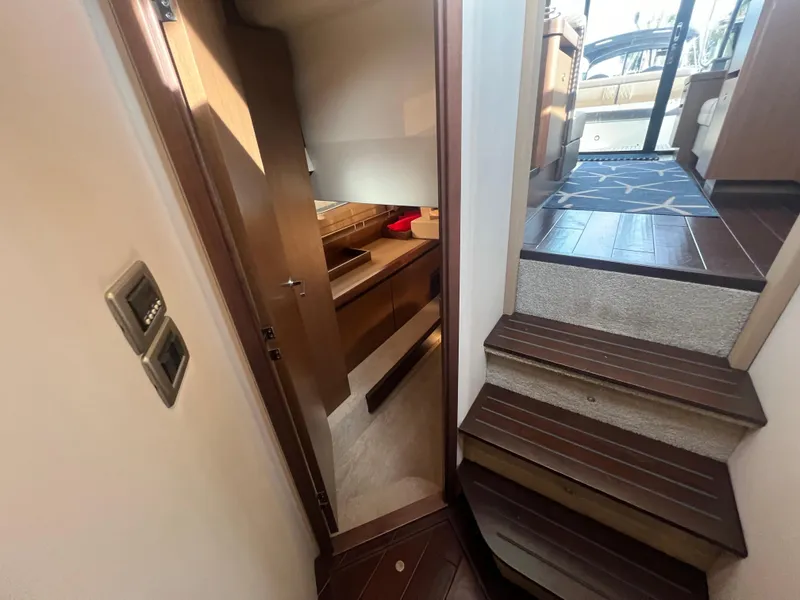 Slide: The Image of Sea Ray Fly 400 2017 - 77