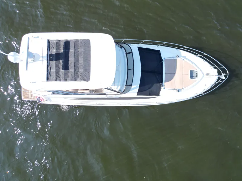 Slide: The Image of Sea Ray Fly 400 2017 - 8