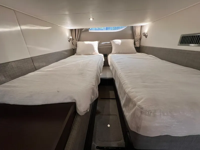 Slide: The Image of Sea Ray Fly 400 2017 - 80