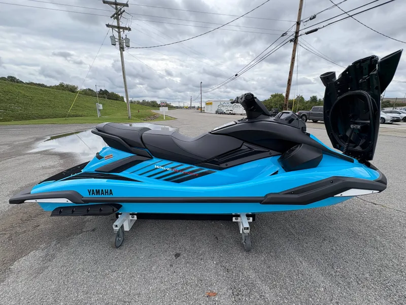 Slide: The Image of Yamaha Waverunner FX SVHO w/ Audio 2025 - 31