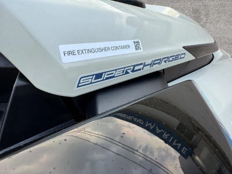 Slide: The Image of Yamaha WaveRunner FX Limited SVHO 2025 - 13