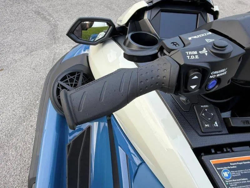 Slide: The Image of Yamaha WaveRunner FX Limited SVHO 2025 - 25