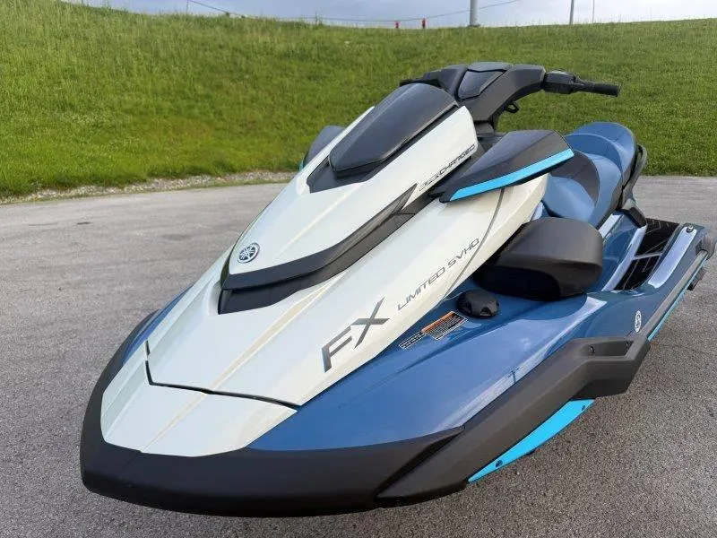Slide: The Image of Yamaha WaveRunner FX Limited SVHO 2025 - 3