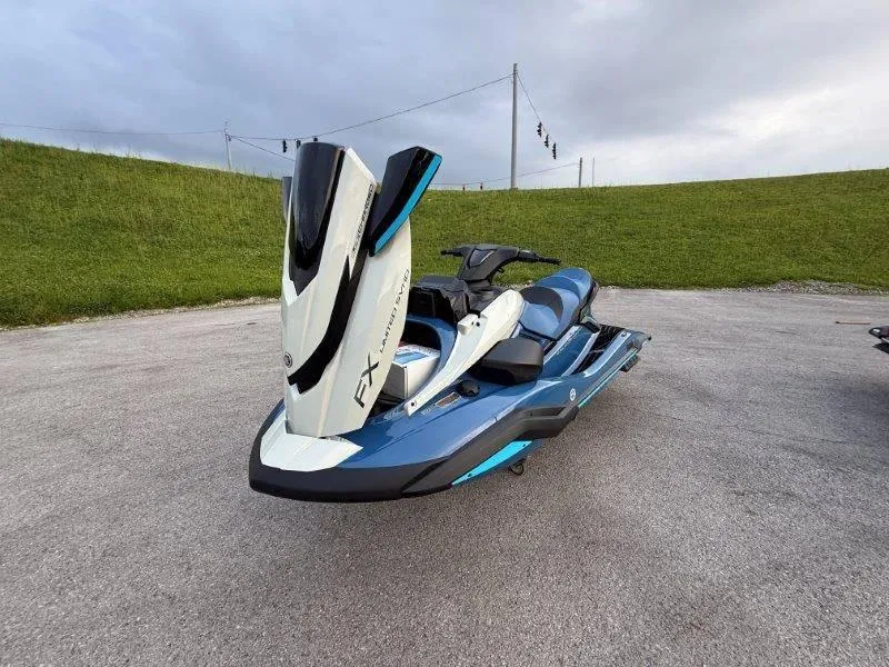 Slide: The Image of Yamaha WaveRunner FX Limited SVHO 2025 - 4