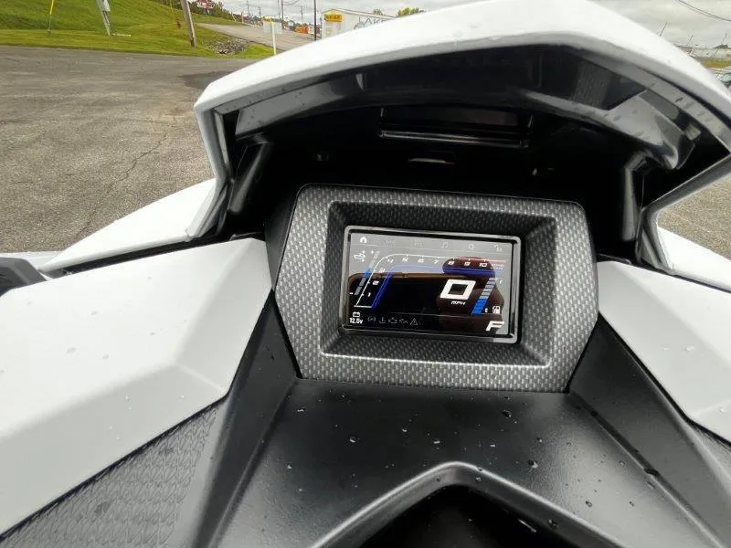 Slide: The Image of Yamaha Waverunner GP SVHO w/ Audio 2025 - 25