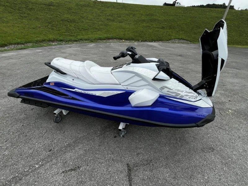 Slide: The Image of Yamaha Waverunner GP SVHO w/ Audio 2025 - 27