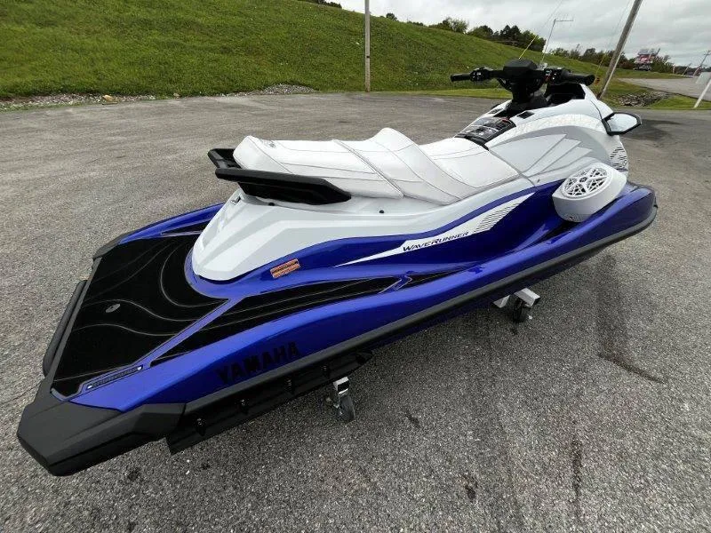 Slide: The Image of Yamaha Waverunner GP SVHO w/ Audio 2025 - 3