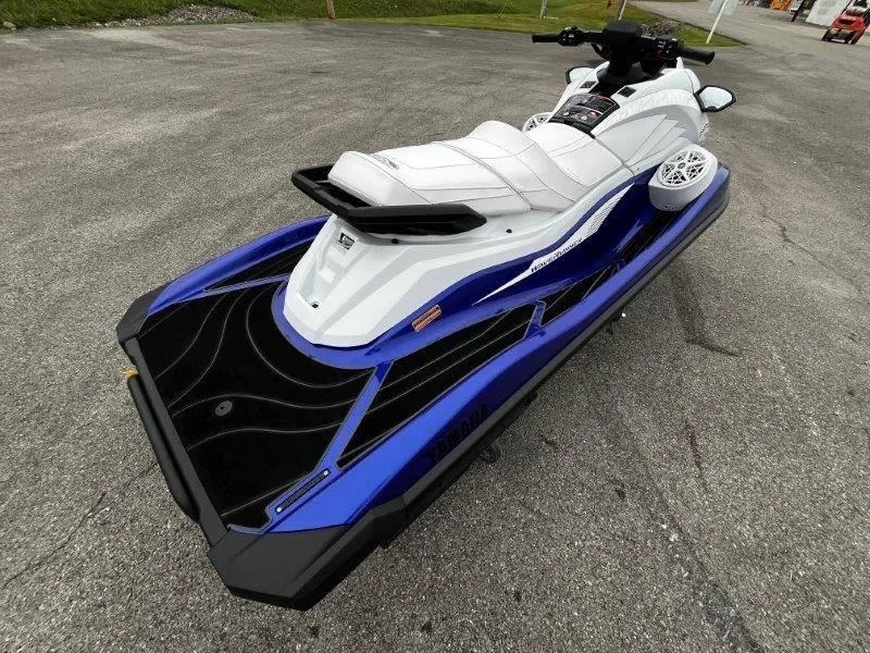 Slide: The Image of Yamaha Waverunner GP SVHO w/ Audio 2025 - 5