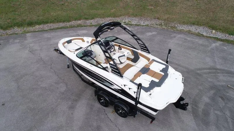 Slide: The Image of Chaparral 21 SSi 2025 - 4