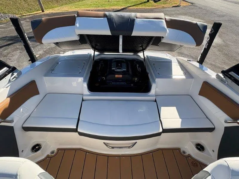 Slide: The Image of Chaparral 21 SSi 2025 - 61