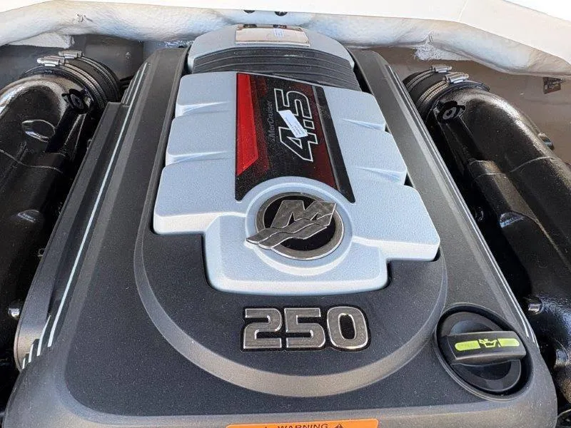 Slide: The Image of Chaparral 21 SSi 2025 - 65