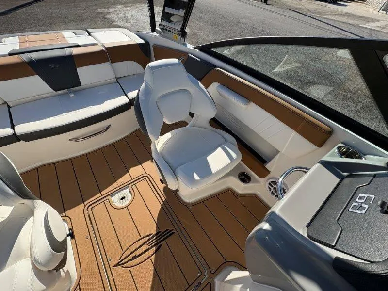 Slide: The Image of Chaparral 21 SSi 2025 - 78