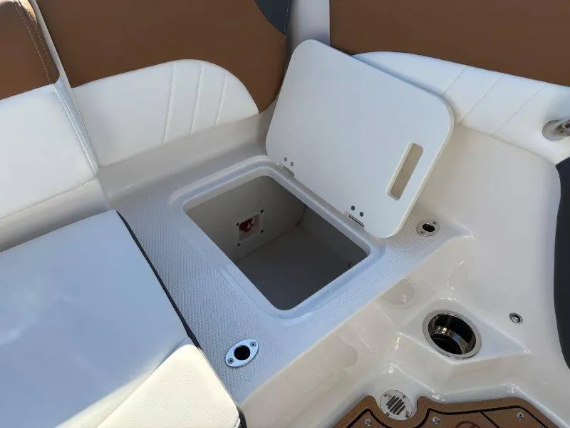 Slide: The Image of Chaparral 21 SSi 2025 - 79