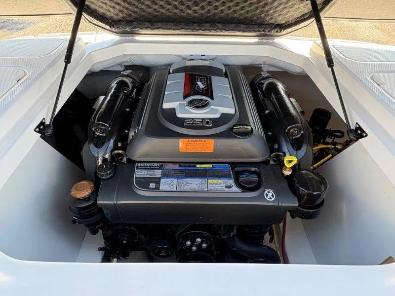 Slide: The Image of Chaparral 21 SSi 2025 - 80