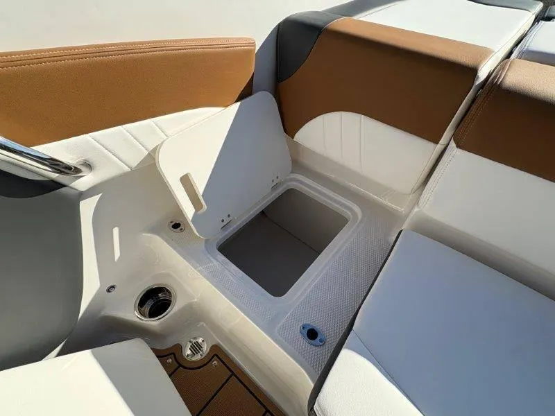 Slide: The Image of Chaparral 21 SSi 2025 - 81