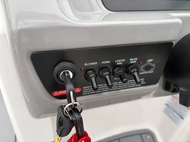 Slide: The Image of Chaparral 21 SSi Ski & Fish 2025 - 33