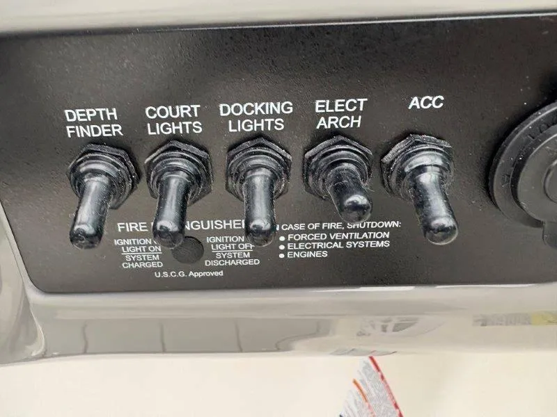 Slide: The Image of Chaparral 21 SSi Ski & Fish 2025 - 34