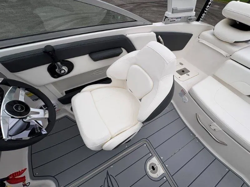 Slide: The Image of Chaparral 21 SSi Ski & Fish 2025 - 36