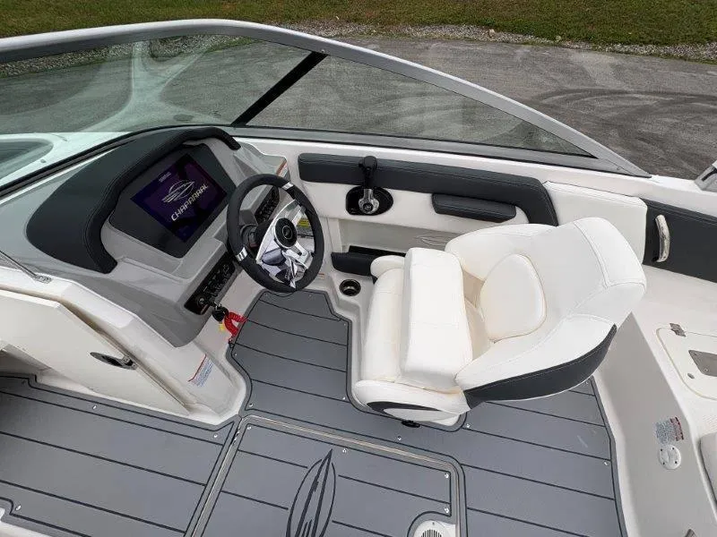 Slide: The Image of Chaparral 21 SSi Ski & Fish 2025 - 40