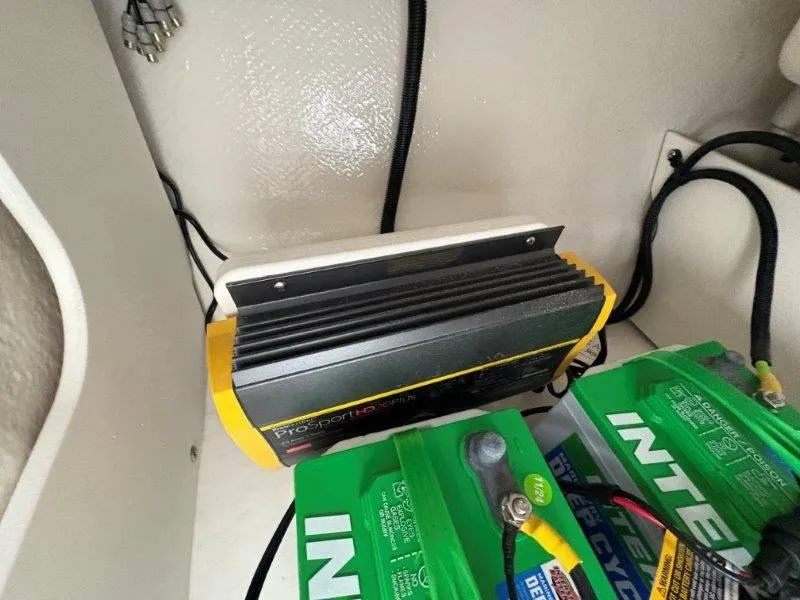 Slide: The Image of Chaparral 21 SSi Ski & Fish 2025 - 43