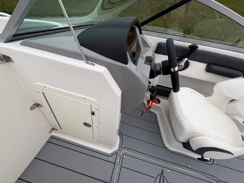 Slide: The Image of Chaparral 21 SSi Ski & Fish 2025 - 45