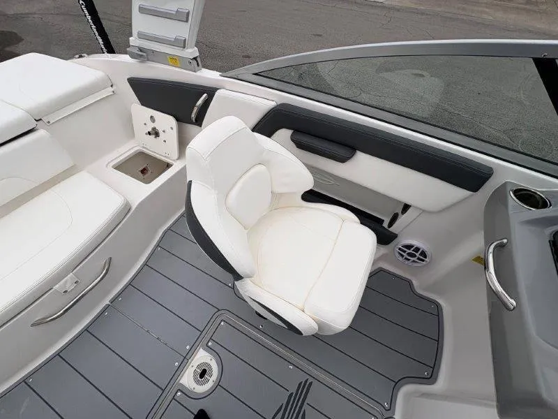 Slide: The Image of Chaparral 21 SSi Ski & Fish 2025 - 48