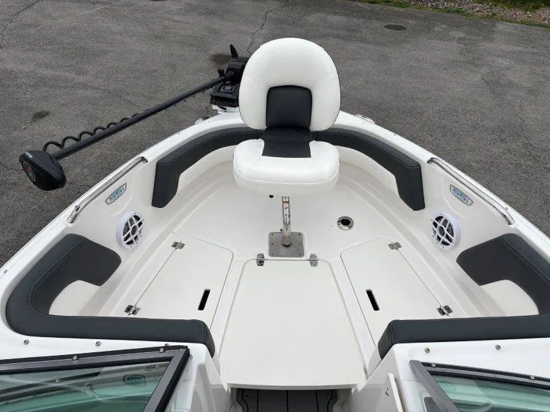 Slide: The Image of Chaparral 21 SSi Ski & Fish 2025 - 52