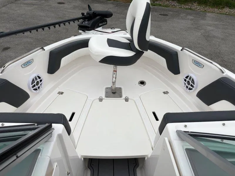 Slide: The Image of Chaparral 21 SSi Ski & Fish 2025 - 56