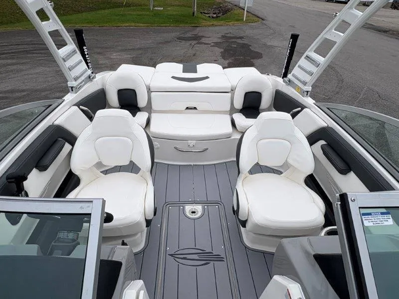 Slide: The Image of Chaparral 21 SSi Ski & Fish 2025 - 60