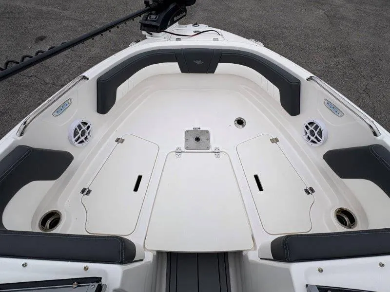 Slide: The Image of Chaparral 21 SSi Ski & Fish 2025 - 62