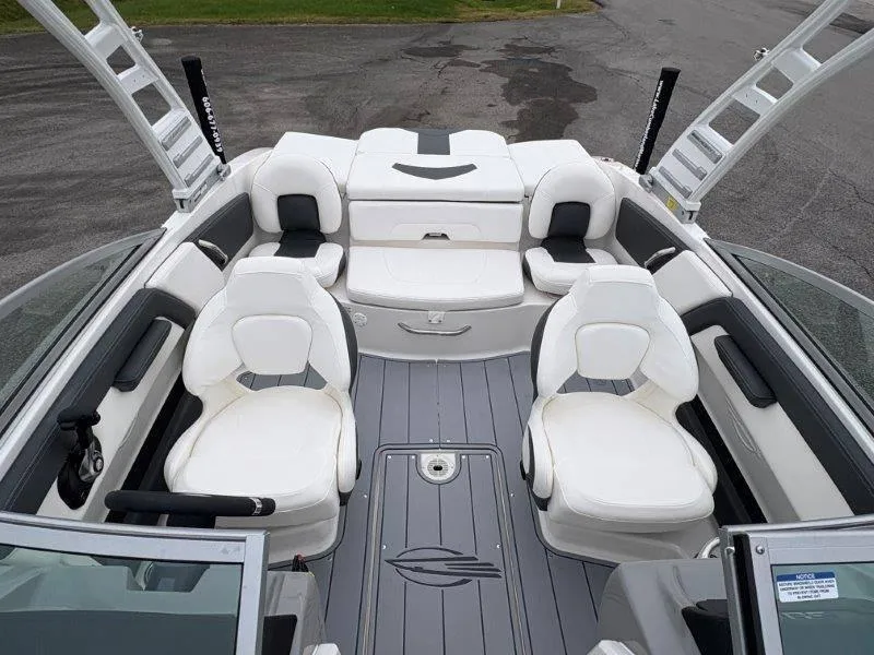 Slide: The Image of Chaparral 21 SSi Ski & Fish 2025 - 68