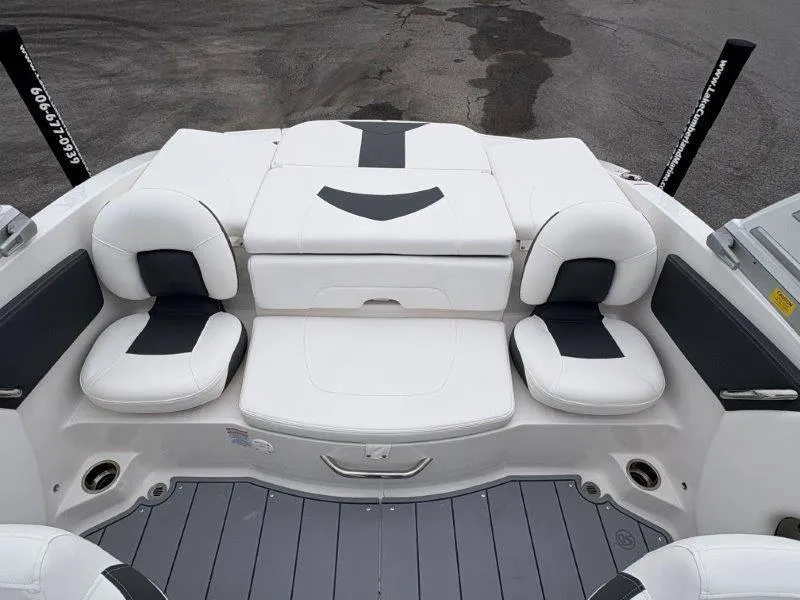 Slide: The Image of Chaparral 21 SSi Ski & Fish 2025 - 72