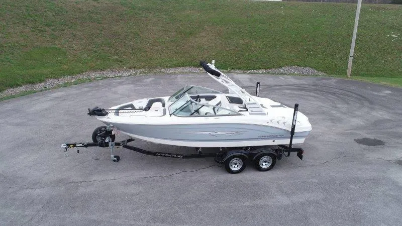 Slide: The Image of Chaparral 21 SSi Ski & Fish 2025 - 98