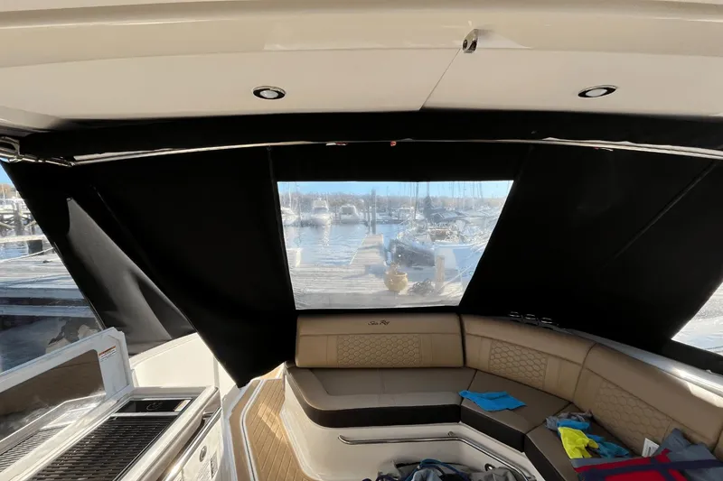 Slide: The Image of Sea Ray 320 Sundancer 2024 - 13