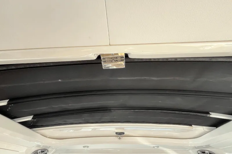 Slide: The Image of Sea Ray 320 Sundancer 2024 - 14