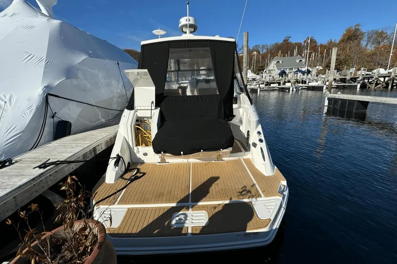 Slide: The Image of Sea Ray 320 Sundancer 2024 - 5