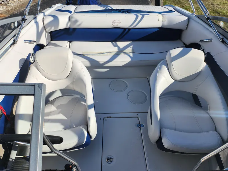 Slide: The Image of Crownline Boats 195 SS 2012 - 18