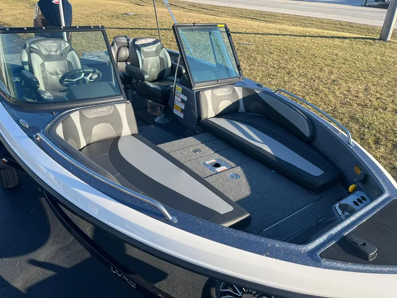 Slide: The Image of 2025 Lund 189 Tyee GL boat with spacious seating and sleek design. - 13