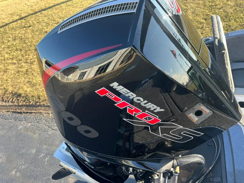 Slide: The Image of 2025 Lund 189 Tyee GL with Mercury Pro XS outboard motor. - 28