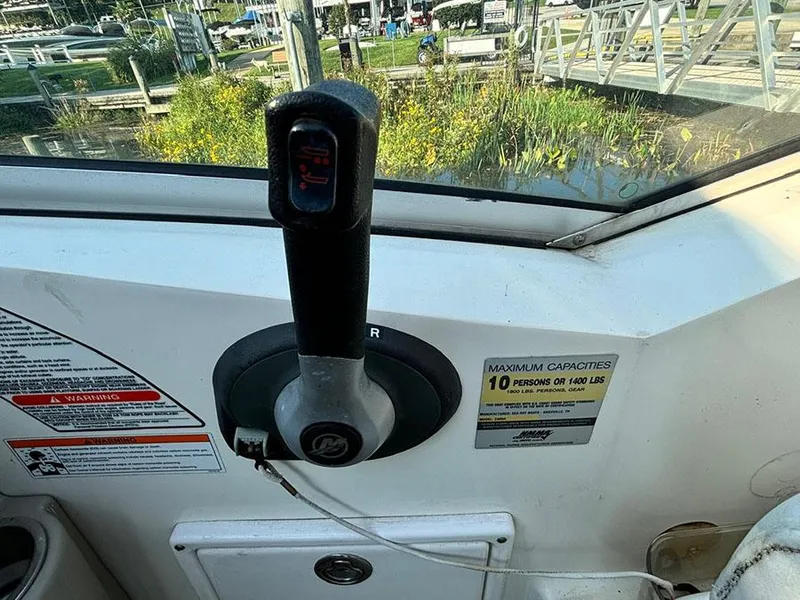 Slide: The Image of Throttle control of 2006 Sea Ray 240 Sundancer boat, showing capacity warning label. - 13
