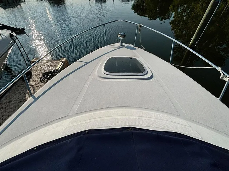 Slide: The Image of 2006 Sea Ray 240 Sundancer boat deck with water reflection. - 16