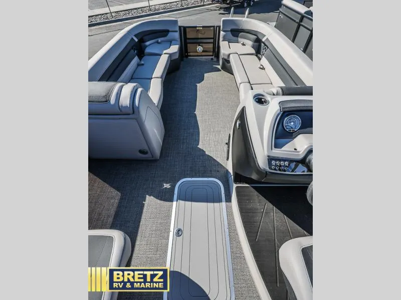 Slide: The Image of 2025 Cabrio Ultra-Lounge C24UC interior with spacious seating and modern dashboard. - 10